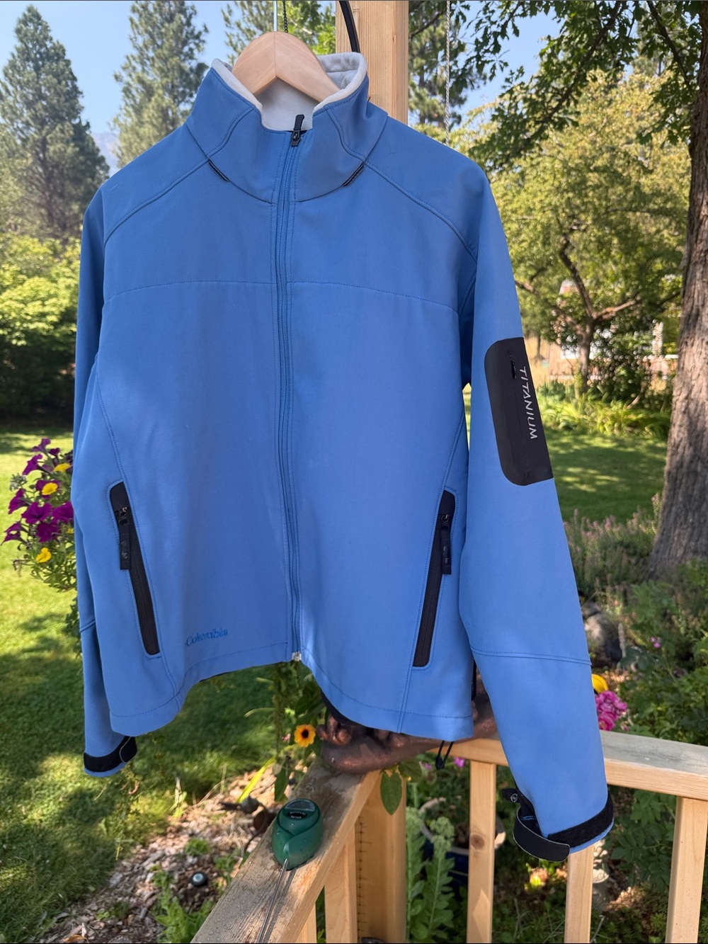 Columbia Sportswear Titanium performance jacket for Women. XL